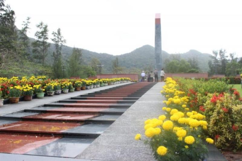 Hinh anh mo ta lich su hinh thanh nghia trang hang duong con dao qua cac giai doan